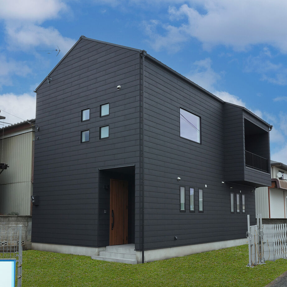 SAMATA 【31.06坪/2755万円】愛犬と暮らす、書斎とインナーバルコニーのある2階リビングの家の建築実例画像