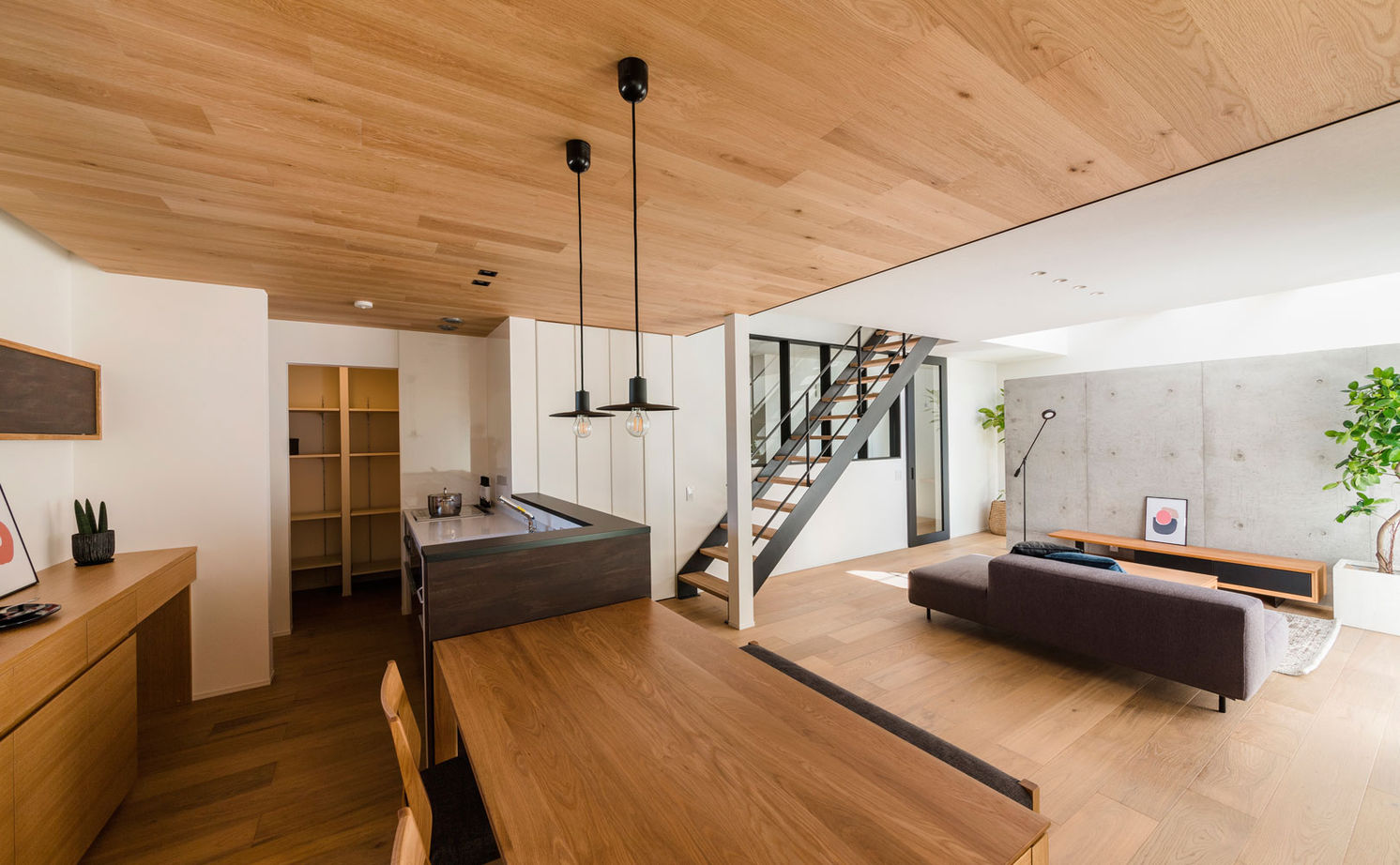 リグスタイルカンパニー 【2000万円台×36坪×回遊動線｜間取り有】「6畳用エアコンで23畳のLDKが快適です。夏の遮熱もしっかり」の建築実例画像2