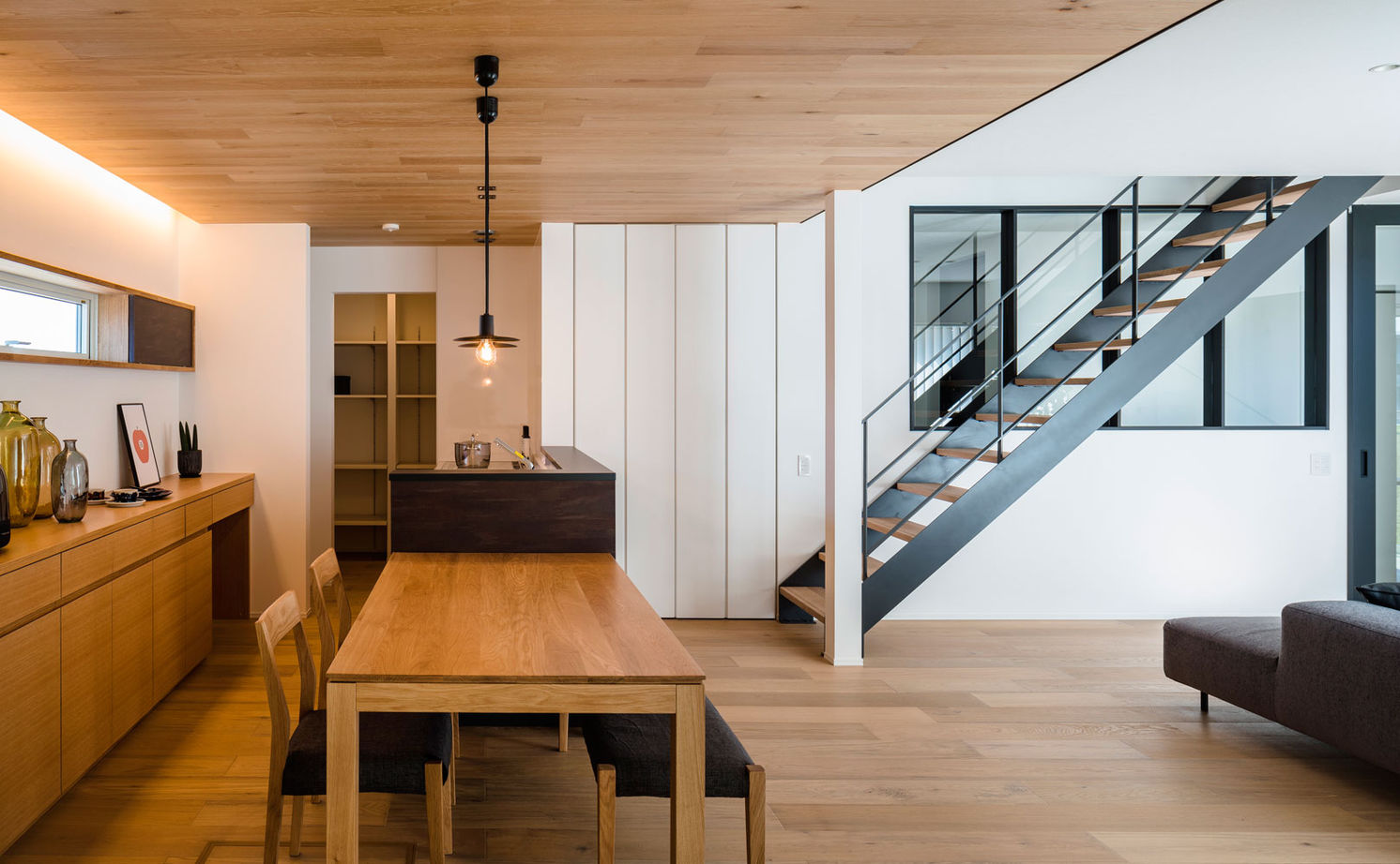 リグスタイルカンパニー 【2000万円台×36坪×回遊動線｜間取り有】「6畳用エアコンで23畳のLDKが快適です。夏の遮熱もしっかり」の建築実例画像17