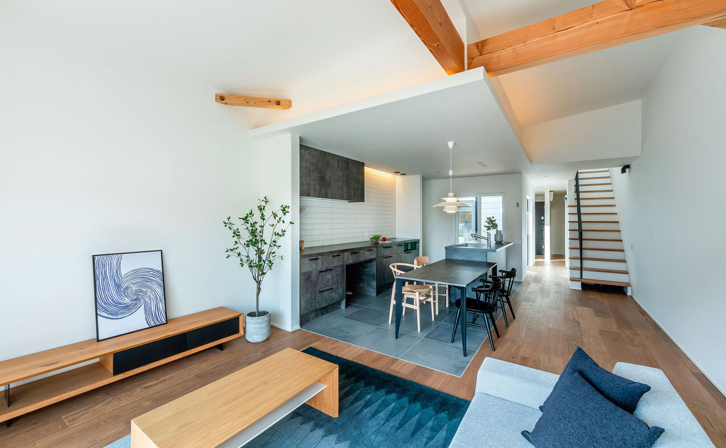 リグスタイルカンパニー 【2000万円台×31坪×中庭｜間取り有】「コの字の平屋と比較し、日照シミュレーションで明るい2階建てに」の建築実例画像3