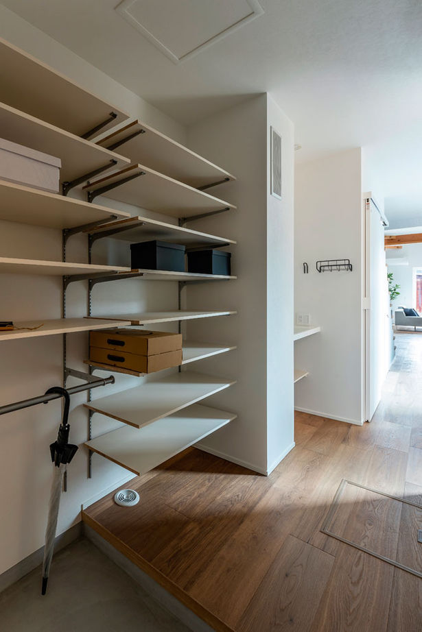 リグスタイルカンパニー 【2000万円台×31坪×中庭｜間取り有】「コの字の平屋と比較し、日照シミュレーションで明るい2階建てに」の建築実例画像6