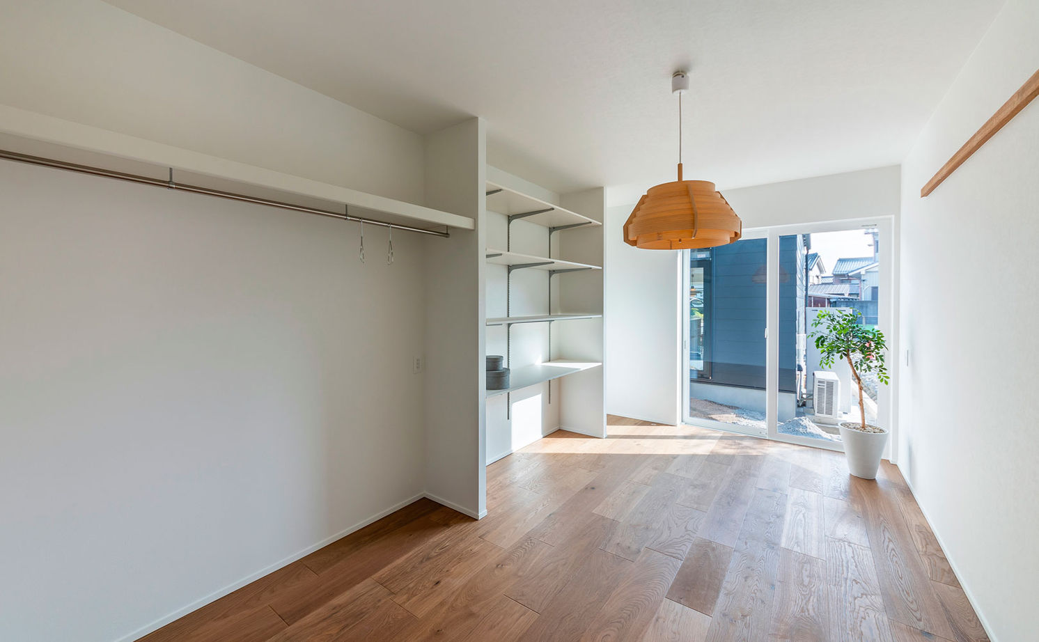 リグスタイルカンパニー 【2000万円台×31坪×中庭｜間取り有】「コの字の平屋と比較し、日照シミュレーションで明るい2階建てに」の建築実例画像8