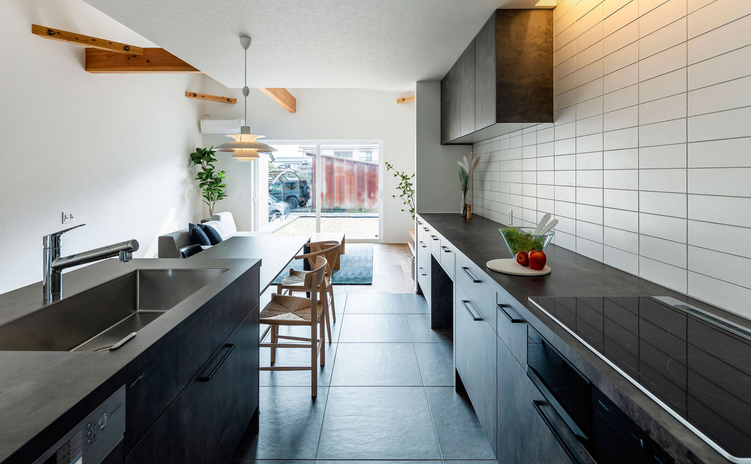 リグスタイルカンパニー 【2000万円台×31坪×中庭｜間取り有】「コの字の平屋と比較し、日照シミュレーションで明るい2階建てに」の建築実例画像11