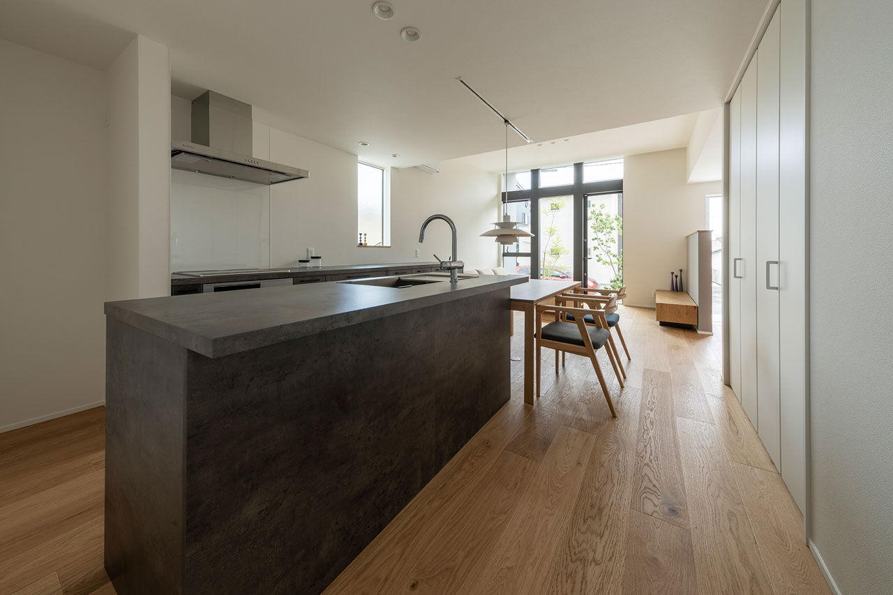 リグスタイルカンパニー 【25坪の平屋×敷地50坪】コンパクトな敷地で平屋の憧れを叶えた。オープンな間取りとタテの連窓で開放感！の建築実例画像4