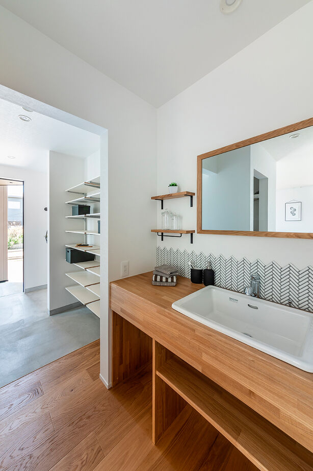 リグスタイルカンパニー 【2000万円台｜30坪台｜間取り有】陽だまりの畳スペースは幸せの象徴。大勢の人が集まる吹抜リビングの家の建築実例画像6