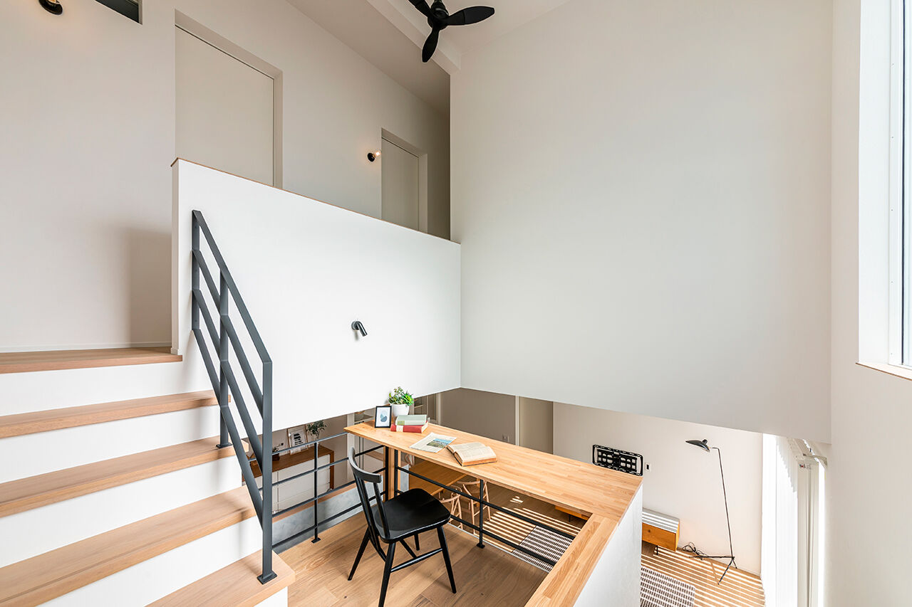 リグスタイルカンパニー 【2000万円台｜30坪未満｜間取り有】スキップフロアは書斎やシアタールームに。シンプルでコンパクトな家の建築実例画像3