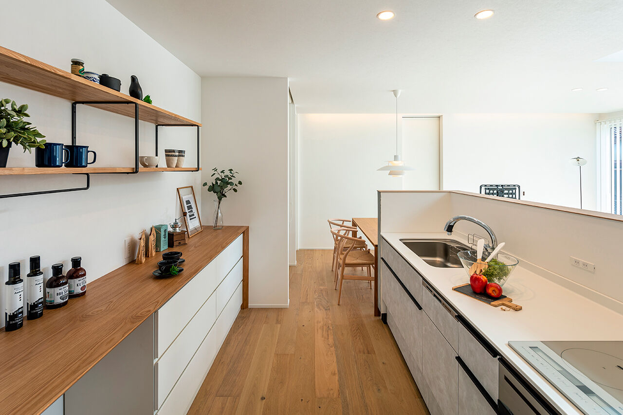 リグスタイルカンパニー 【2000万円台｜30坪未満｜間取り有】スキップフロアは書斎やシアタールームに。シンプルでコンパクトな家の建築実例画像4