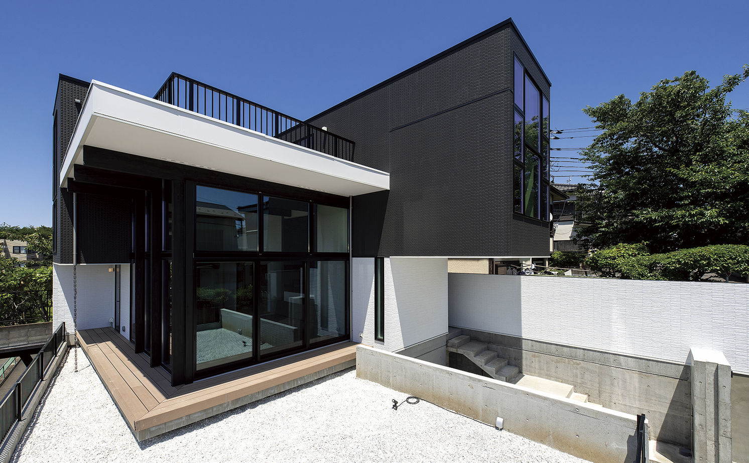 フィールドホーム 【3000万円台/高台/スキップフロア】擁壁工事も含め、眺望を最大限に取り込む設計を見事に形にの建築実例画像2