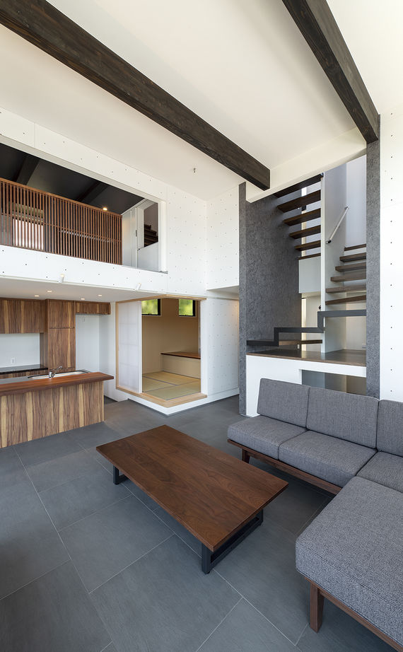 フィールドホーム 【3000万円台/高台/スキップフロア】擁壁工事も含め、眺望を最大限に取り込む設計を見事に形にの建築実例画像3