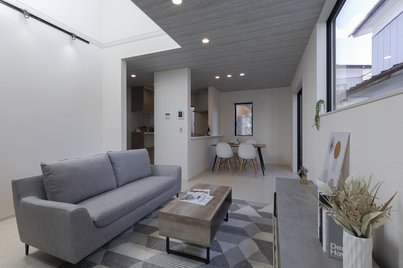 一建設 【1750万円／吹抜／ランドリールーム／間取図有】吹き抜けが開放感たっぷり。予算内で希望を全て実現した家の建築実例画像4