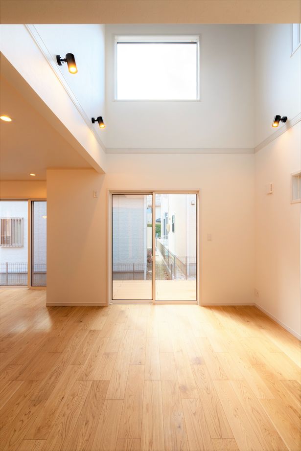 東海住宅 【1000万円台/収納充実/吹き抜け/土地探しからご一緒に】間接照明や タイルを使用したモダンハウスの建築実例画像4