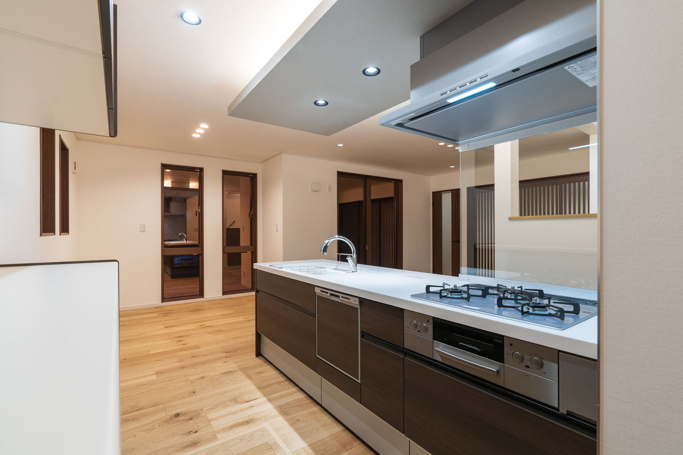 東海住宅 【1800万円/収納充実/土地探しからご一緒に】スタイリッシュな外観と、優しい木のぬくもりを感じるお住まいの建築実例画像6