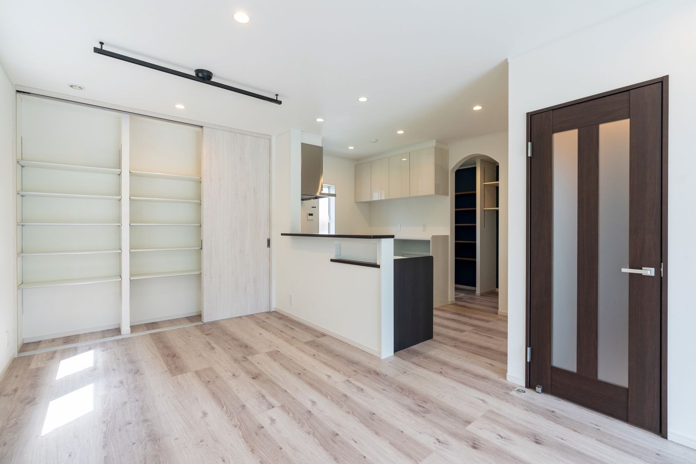 東海住宅 【2000万円台｜収納充実｜家事ラクの工夫】家族時間が充実する工夫満天　ランドリースペースが自慢の住まいの建築実例画像4