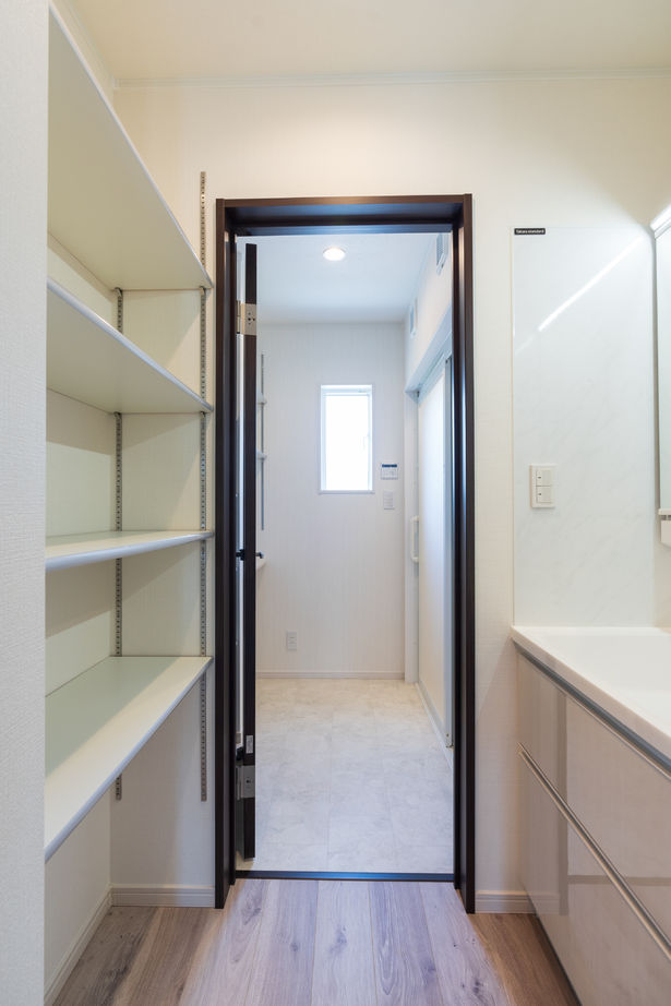 東海住宅 【2000万円台｜収納充実｜家事ラクの工夫】家族時間が充実する工夫満天　ランドリースペースが自慢の住まいの建築実例画像7