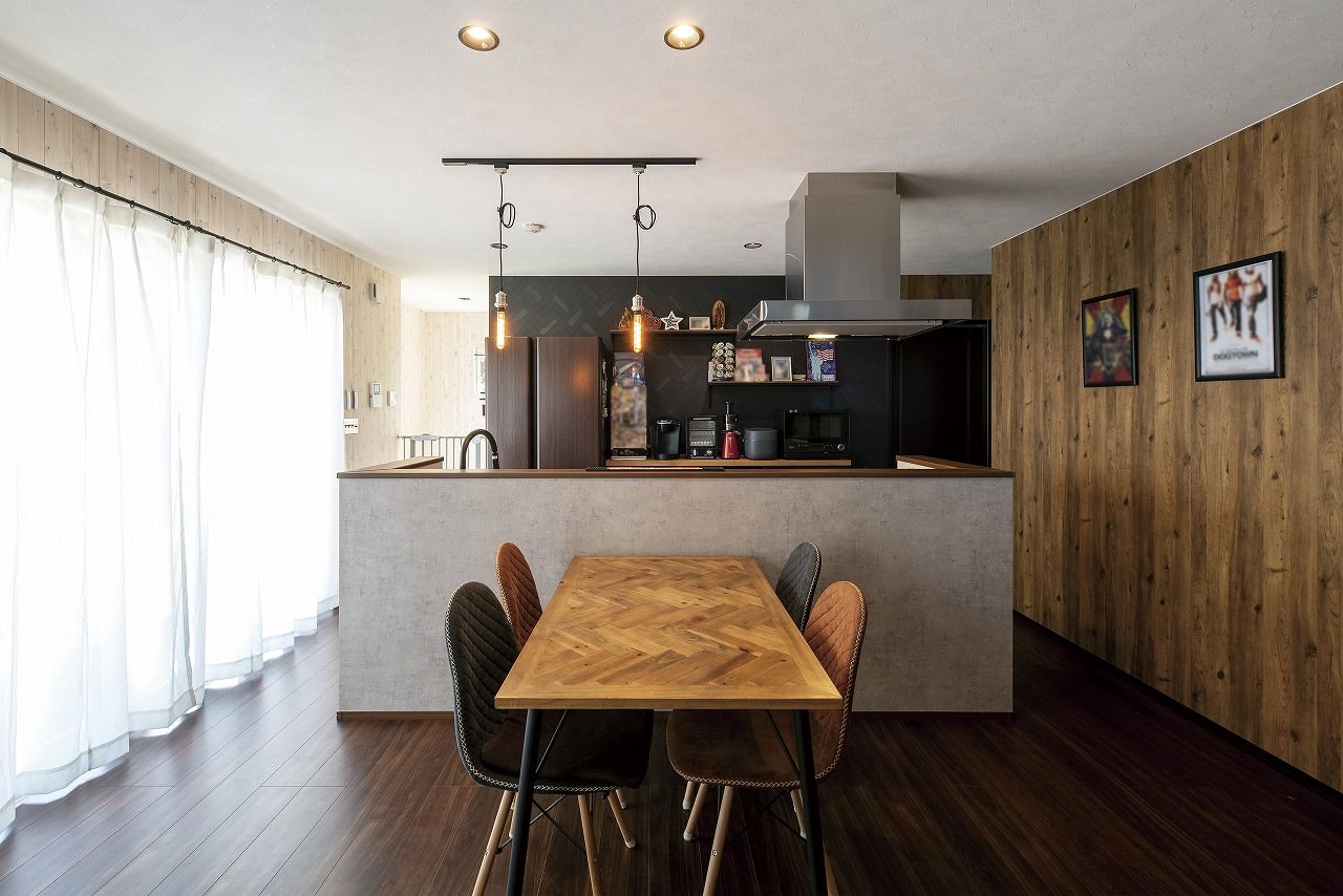 アゲルホーム 「好き」を各所にちりばめて、趣味も家族の時間も楽しめる1.5階建ての家の建築実例画像2