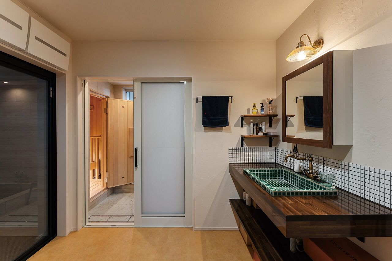 アゲルホーム 【趣味／ペット／サウナ／独立キッチン】趣味を楽しみ、愛猫たちも喜ぶ南欧デザインの家の建築実例画像8