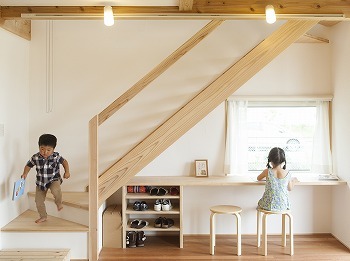 いがみ建築工房　伊神建設 岐阜｜昔なつかしい「通り土間」と広い庭が家中を快適にした「公園みたいな小さな家」の建築実例画像1