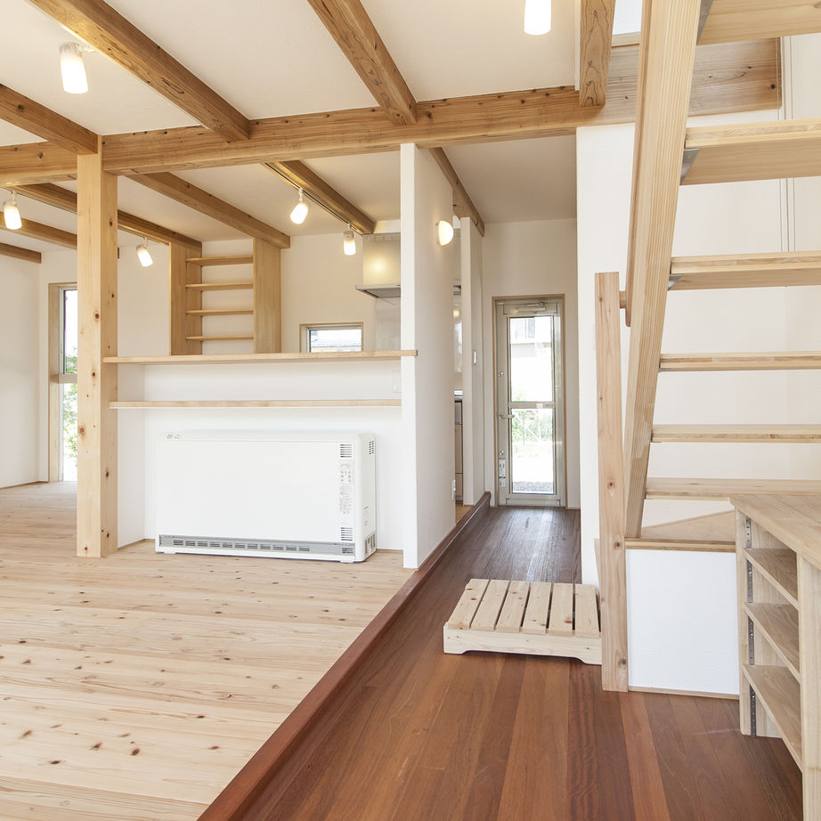 いがみ建築工房　伊神建設 岐阜｜昔なつかしい「通り土間」と広い庭が家中を快適にした「公園みたいな小さな家」の建築実例画像4