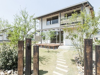 いがみ建築工房　伊神建設 岐阜｜昔なつかしい「通り土間」と広い庭が家中を快適にした「公園みたいな小さな家」の建築実例画像8