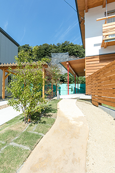 いがみ建築工房　伊神建設 【岐阜｜2000万円台】23坪とは思えないあふれる開放感！どこにいても家全体が見渡せる、2人と1匹の小さな家の建築実例画像7