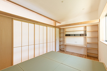 いがみ建築工房　伊神建設 【岐阜｜2000万円台】23坪とは思えないあふれる開放感！どこにいても家全体が見渡せる、2人と1匹の小さな家の建築実例画像8