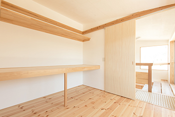 いがみ建築工房　伊神建設 【岐阜｜2000万円台】23坪とは思えないあふれる開放感！どこにいても家全体が見渡せる、2人と1匹の小さな家の建築実例画像10