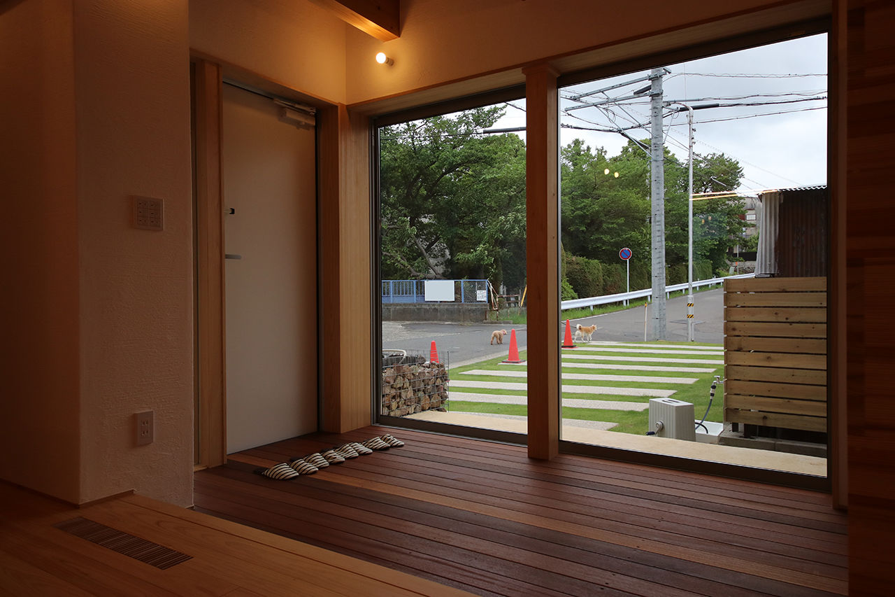 いがみ建築工房　伊神建設 【犬山市｜無垢床×塗り壁×2階リビング】屋根上デッキに離れ部屋もある「小さな家」の建築実例画像4