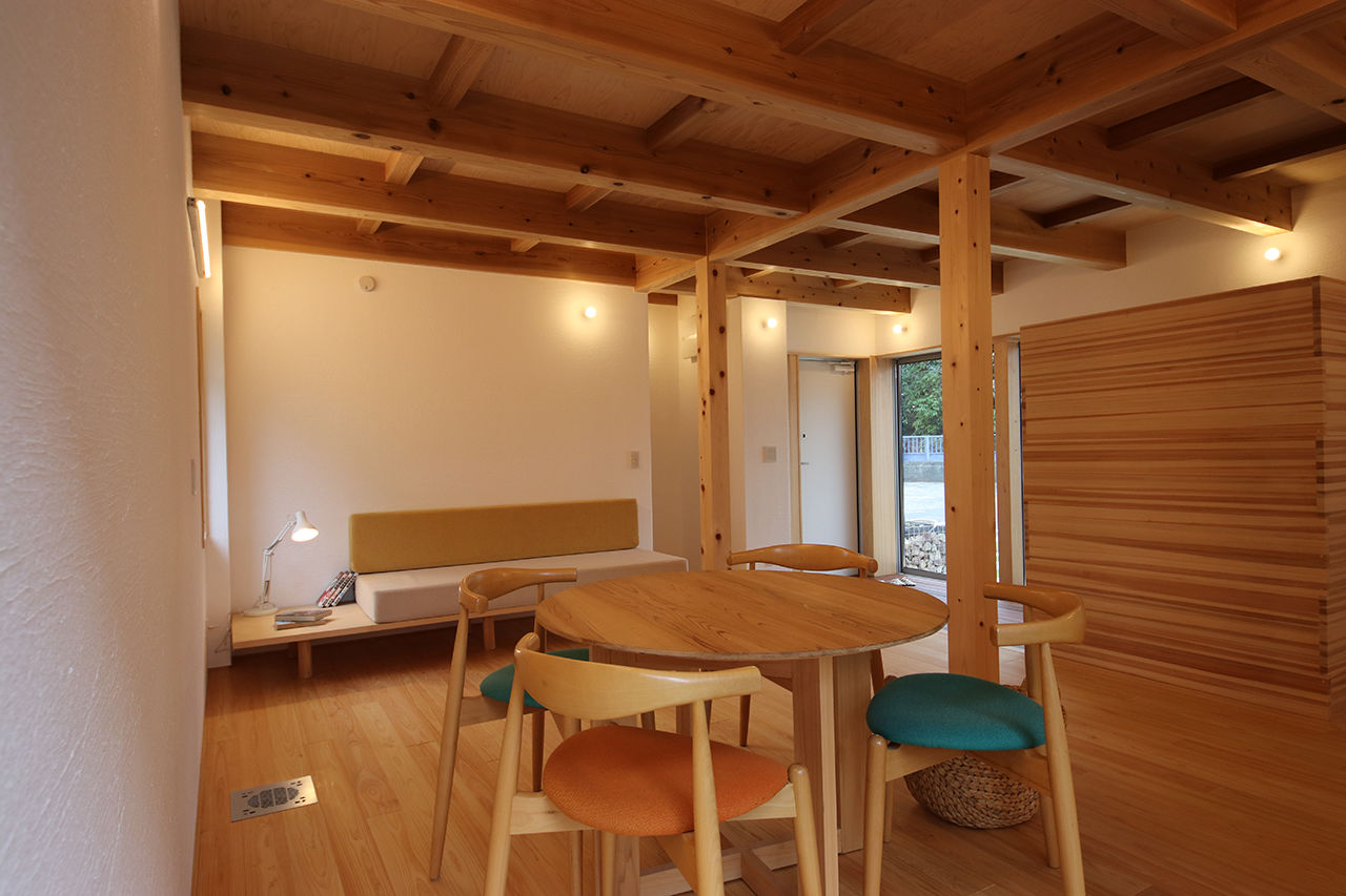 いがみ建築工房　伊神建設 【犬山市｜無垢床×塗り壁×2階リビング】屋根上デッキに離れ部屋もある「小さな家」の建築実例画像5