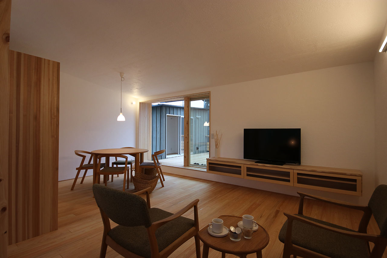 いがみ建築工房　伊神建設 【犬山市｜無垢床×塗り壁×2階リビング】屋根上デッキに離れ部屋もある「小さな家」の建築実例画像7