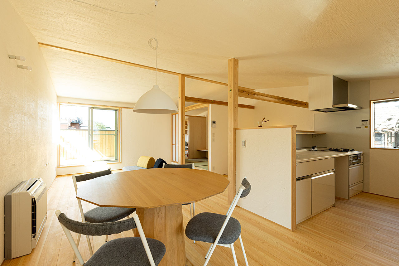 いがみ建築工房　伊神建設 【各務原市｜自然素材×焼杉壁】2階LDKで居場所もいっぱい。36坪の土地に建てた格子戸のある「小さな家」の建築実例画像3