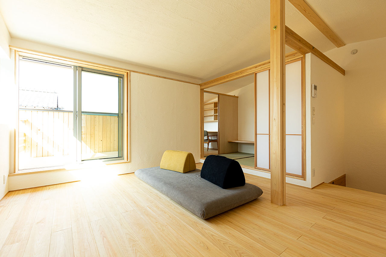 いがみ建築工房　伊神建設 【各務原市｜自然素材×焼杉壁】2階LDKで居場所もいっぱい。36坪の土地に建てた格子戸のある「小さな家」の建築実例画像4