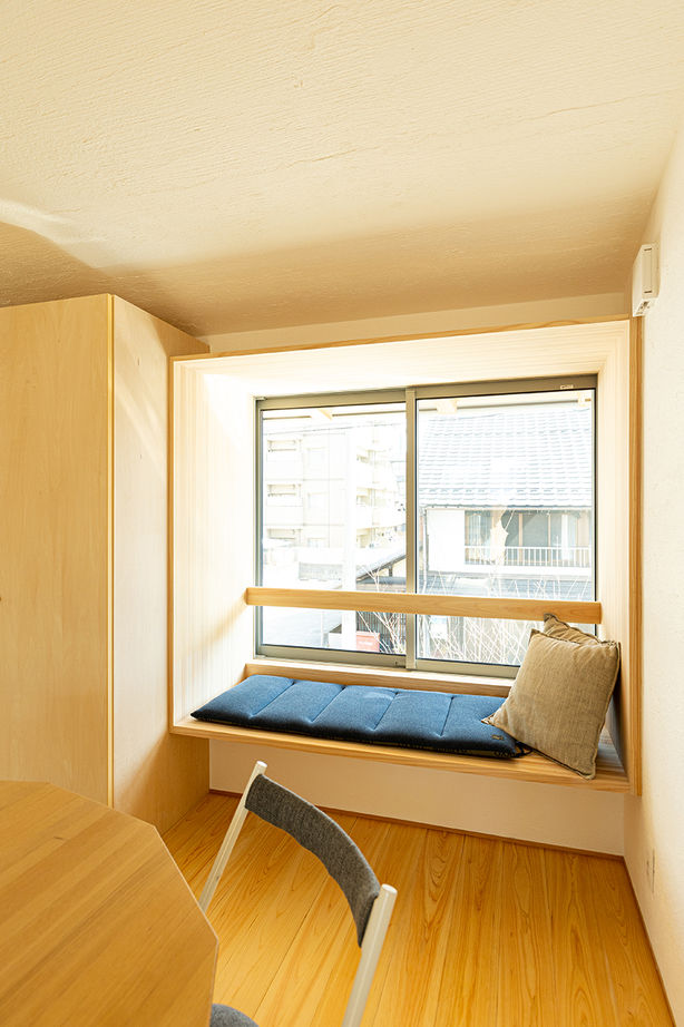 いがみ建築工房　伊神建設 【各務原市｜自然素材×焼杉壁】2階LDKで居場所もいっぱい。36坪の土地に建てた格子戸のある「小さな家」の建築実例画像5