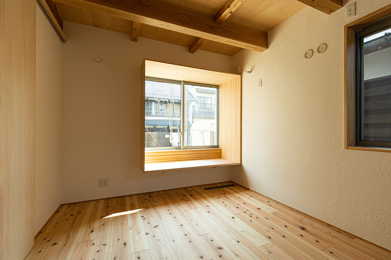 いがみ建築工房　伊神建設 【各務原市｜自然素材×焼杉壁】2階LDKで居場所もいっぱい。36坪の土地に建てた格子戸のある「小さな家」の建築実例画像9