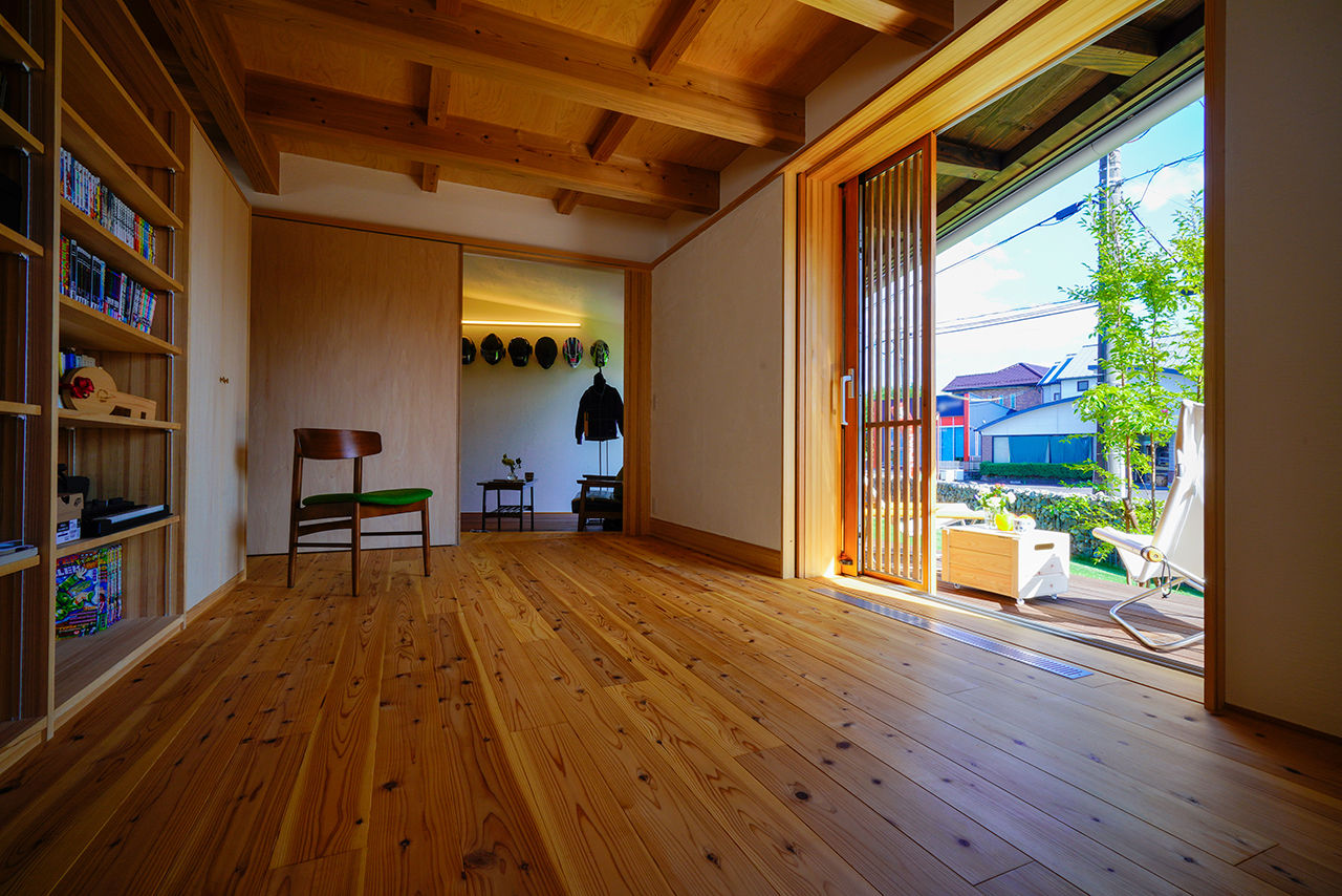 いがみ建築工房　伊神建設 【犬山市｜自然素材×インナーガレージ】黒い板張り壁と大きな軒がどこか懐かしさを感じさせてくれる家の建築実例画像6