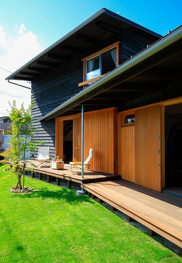 いがみ建築工房　伊神建設 【犬山市｜自然素材×インナーガレージ】黒い板張り壁と大きな軒がどこか懐かしさを感じさせてくれる家の建築実例画像7