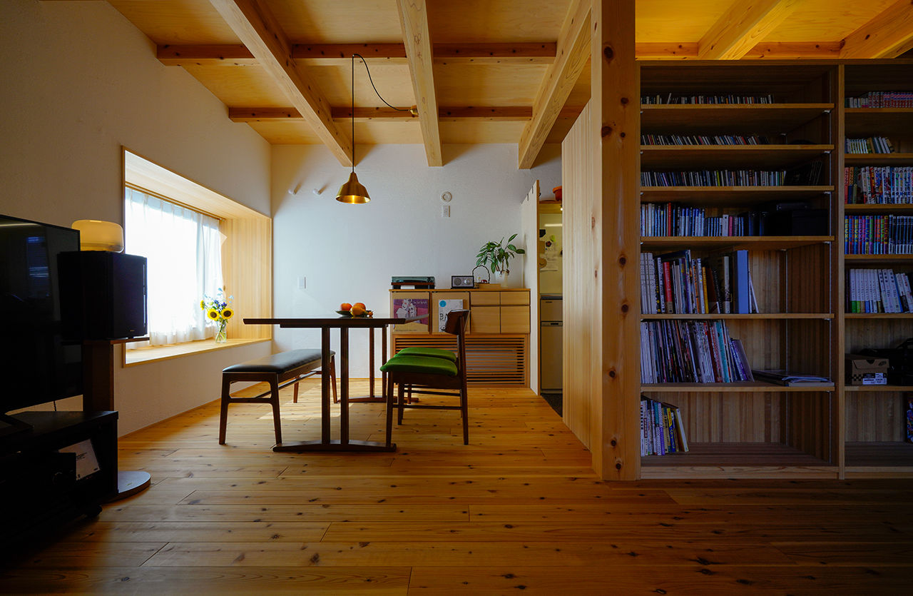 いがみ建築工房　伊神建設 【犬山市｜自然素材×インナーガレージ】黒い板張り壁と大きな軒がどこか懐かしさを感じさせてくれる家の建築実例画像8