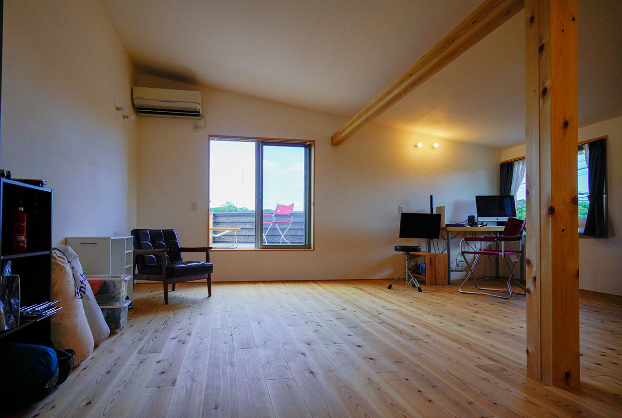 いがみ建築工房　伊神建設 【犬山市｜自然素材×インナーガレージ】黒い板張り壁と大きな軒がどこか懐かしさを感じさせてくれる家の建築実例画像10