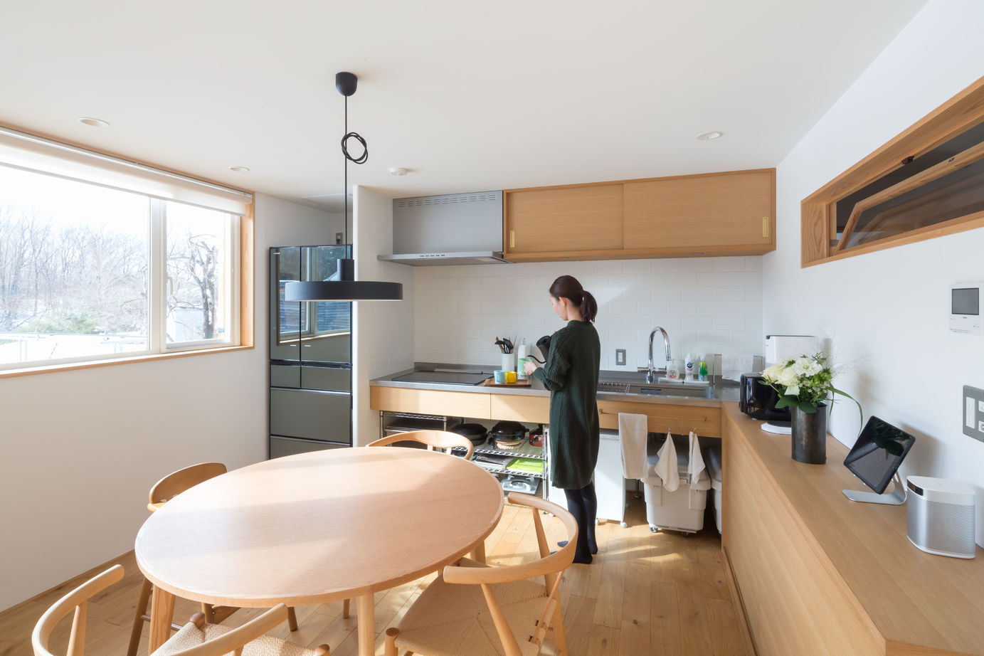 negla設計室 【2300万円・37坪】モルタル外壁と大地に根を張るような大屋根が重厚感を感じさせる住まいの建築実例画像4