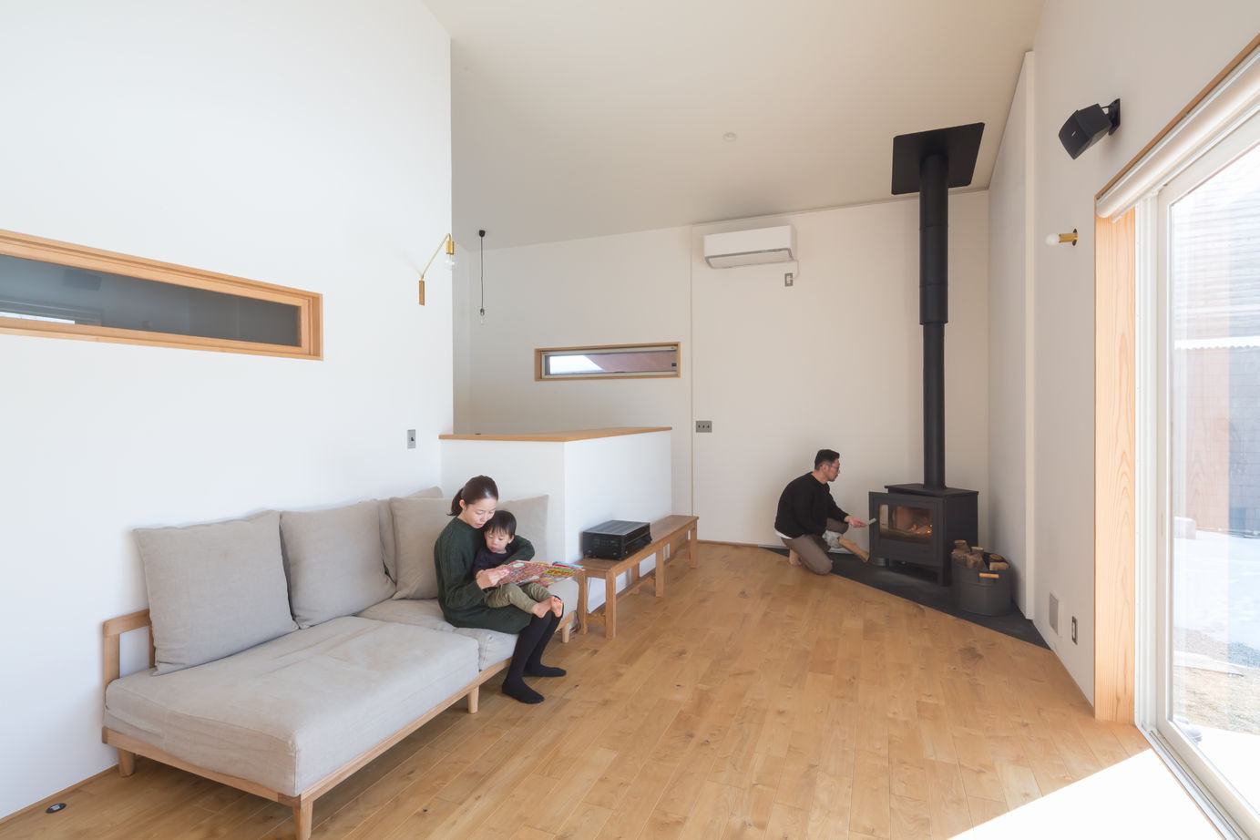 negla設計室 【2300万円・37坪】モルタル外壁と大地に根を張るような大屋根が重厚感を感じさせる住まいの建築実例画像5