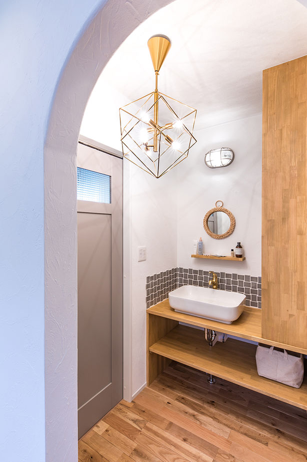 cozy house（コージーハウス） 【2000万円台/35坪/吹抜け/家事ラク/間取り有】リビングは大きな窓が開放感たっぷり。白い三角屋根のおうちの建築実例画像8