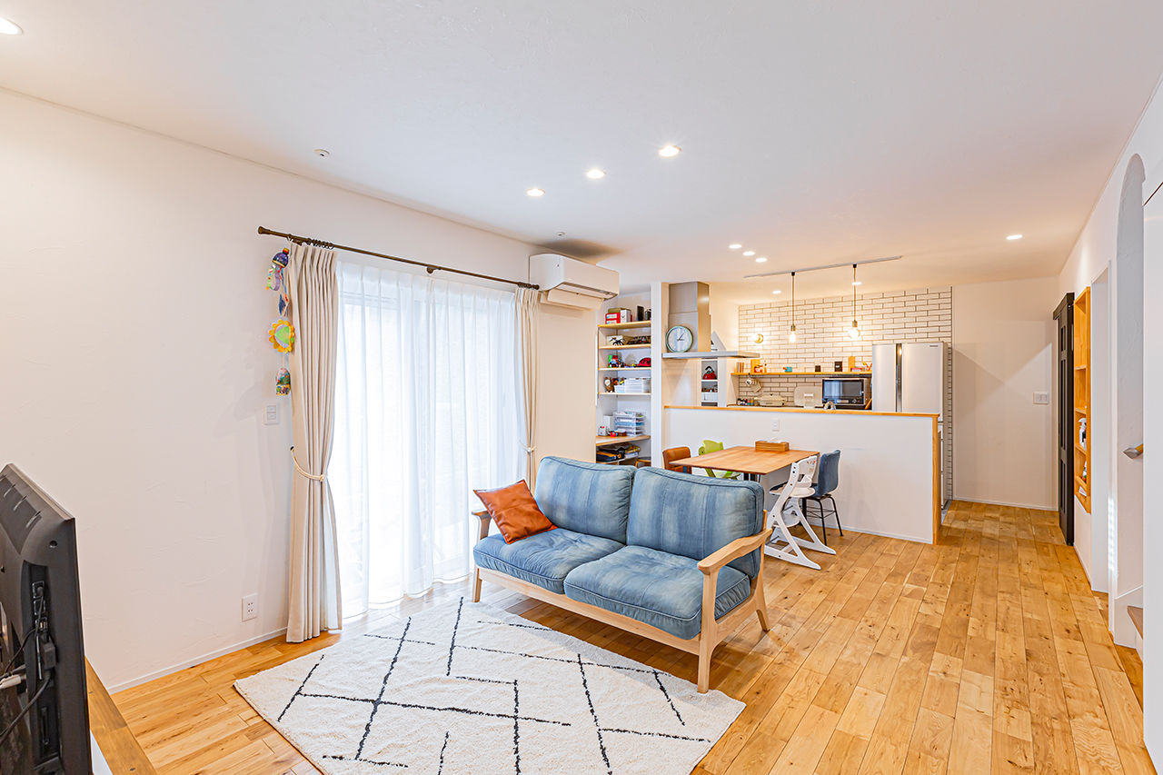 cozy house（コージーハウス） 【総2階建て/2000万円台/40坪以下】ナラの無垢材と西洋漆喰に囲まれた清々しさ。可愛いデザインで気分もUPの建築実例画像2