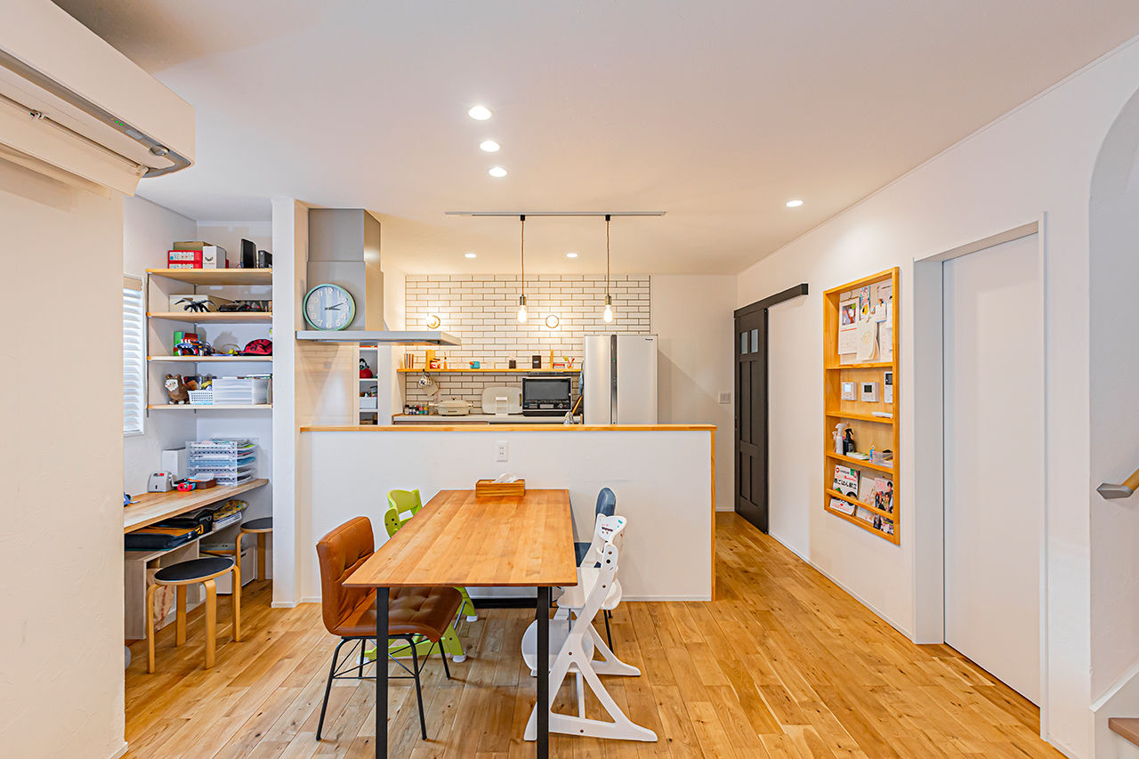 cozy house（コージーハウス） 【総2階建て/2000万円台/40坪以下】ナラの無垢材と西洋漆喰に囲まれた清々しさ。可愛いデザインで気分もUPの建築実例画像4