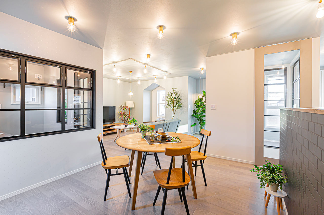 cozy house（コージーハウス） 【2階リビング/2000万円台/33坪/間取り有】フレンチ×クラシカルで大人可愛い。デザイナー監修おしゃれな家の建築実例画像3