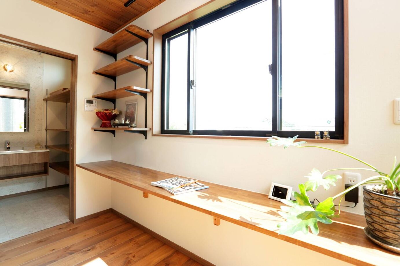 万代ホーム 【吹抜け/アイランドキッチン/収納/蔵/オープン階段/ロフト】将来的に暖炉を置ける設計で楽しみが広がる家の建築実例画像6