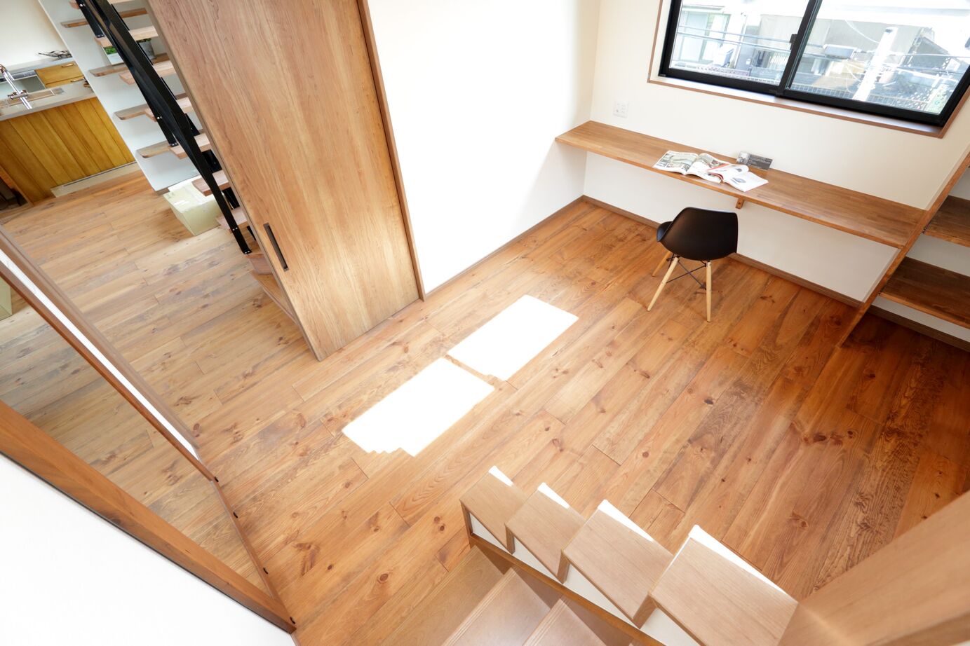 万代ホーム 【吹抜け/アイランドキッチン/収納/蔵/オープン階段/ロフト】将来的に暖炉を置ける設計で楽しみが広がる家の建築実例画像8