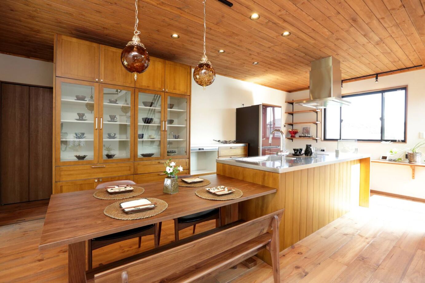 万代ホーム 【吹抜け/アイランドキッチン/収納/蔵/オープン階段/ロフト】将来的に暖炉を置ける設計で楽しみが広がる家の建築実例画像10