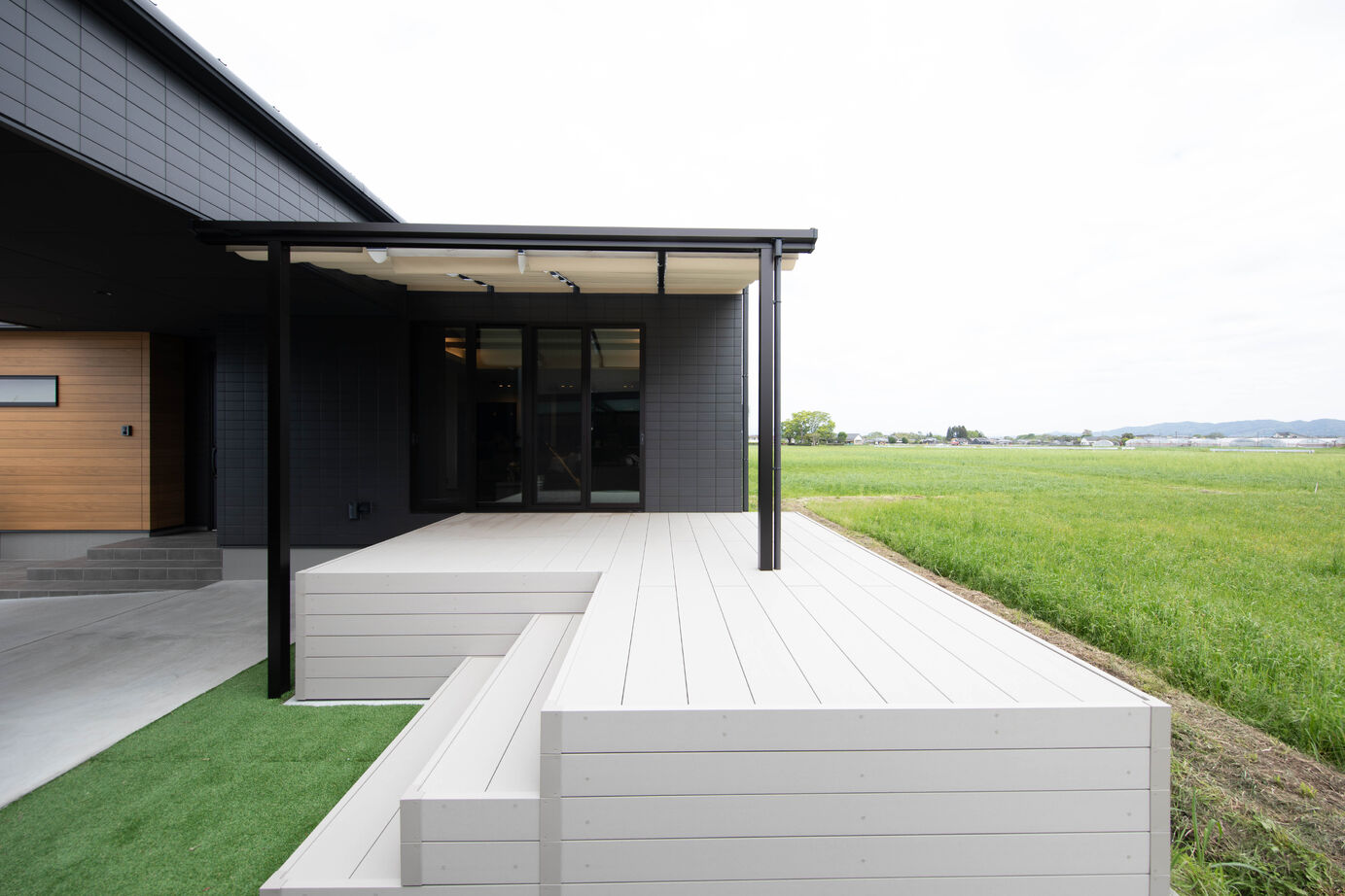 万代ホーム 【平屋／ガレージ／大空間/間取図有り】心からリラックスできる時間を。｜洗練されたダークカラーの美学の建築実例画像7