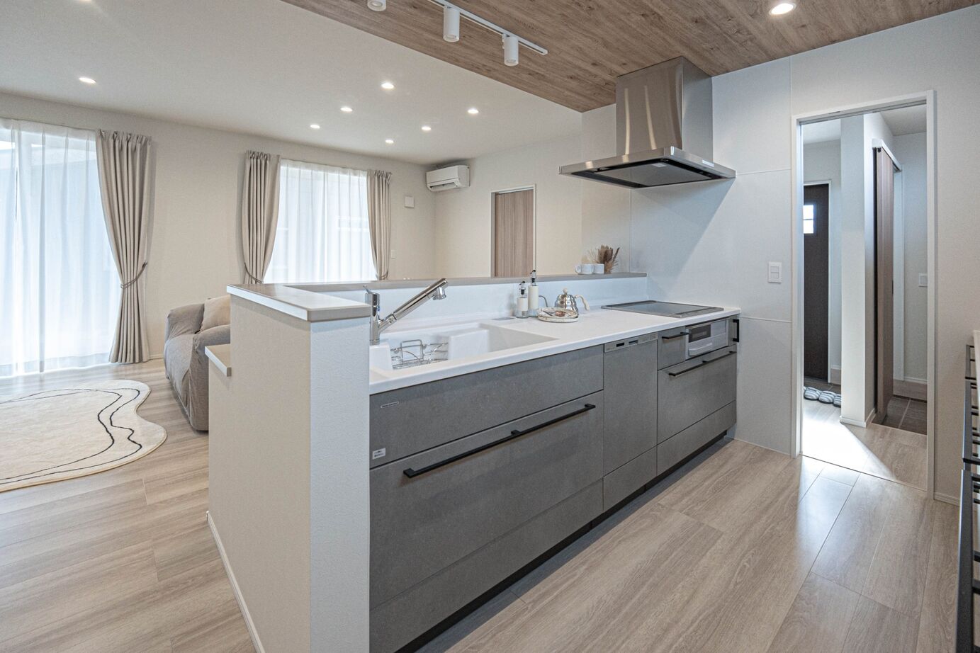 万代ホーム 【1000万円台/26坪/平屋/間取り図有り】無駄のない動線と収納｜くすみ系インテリアのコンパクトハウスの建築実例画像3