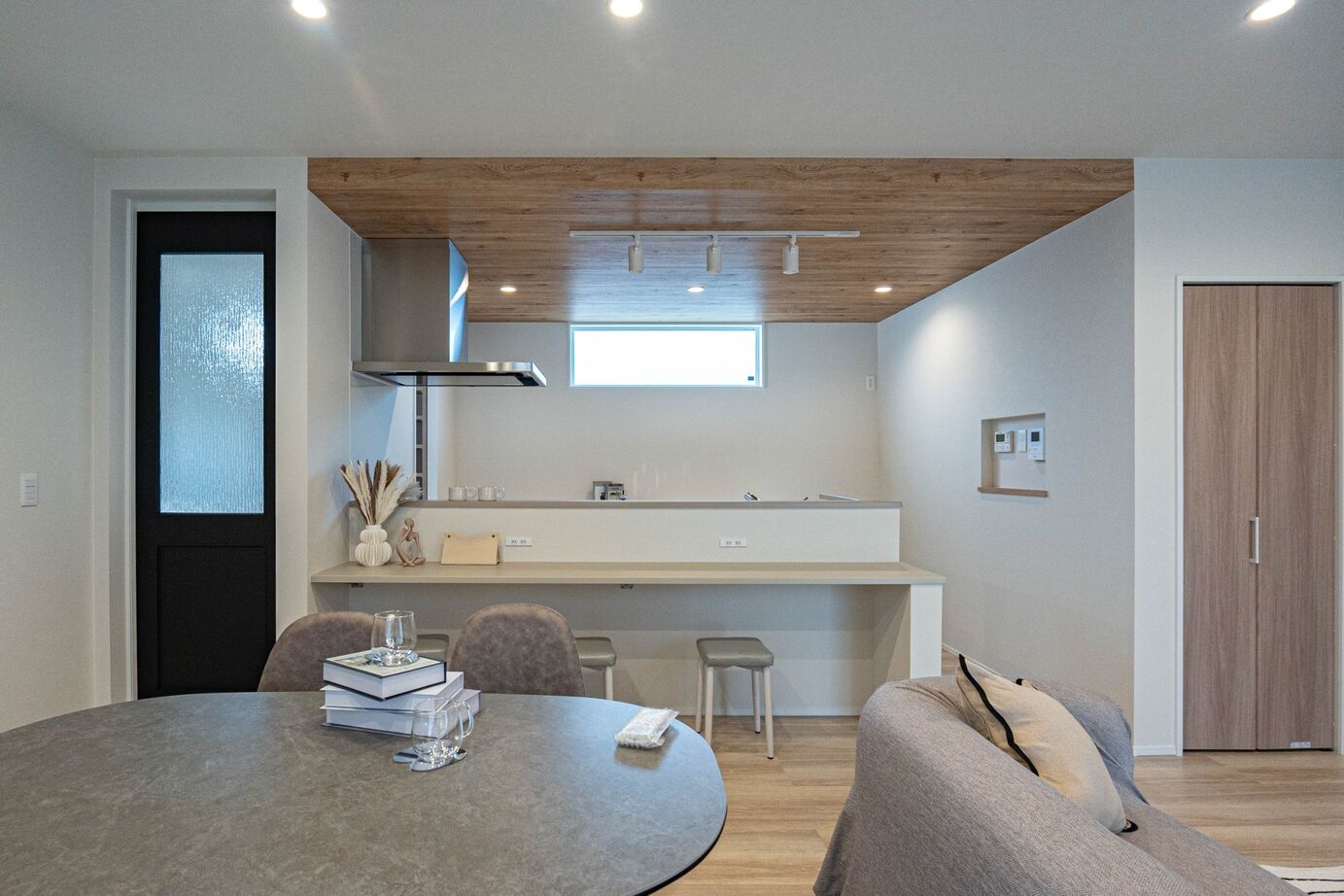 万代ホーム 【1000万円台/26坪/平屋/間取り図有り】無駄のない動線と収納｜くすみ系インテリアのコンパクトハウスの建築実例画像4