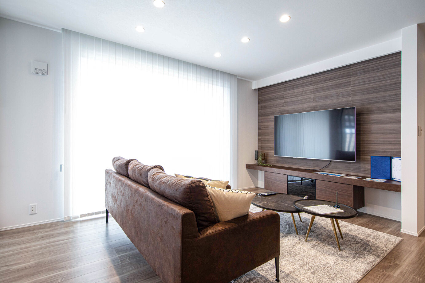 万代ホーム 【平屋｜間取り図有り｜アウトドアリビング｜書斎｜パントリー】重厚な存在感、落ち着きと機能美の邸宅の建築実例画像6